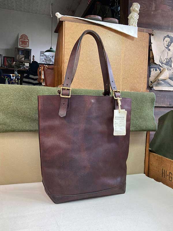 LEATHER TRAVEL TOTE BAG - HEIGHT ／ BROWN（ブラウン）